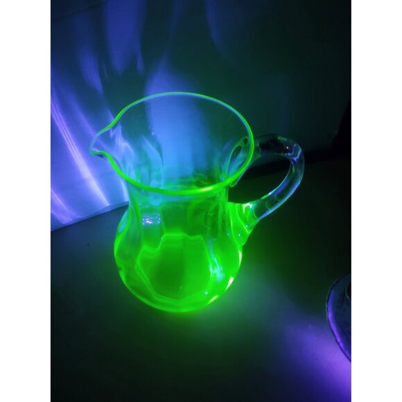 Large Antique vaseline uranium glass art deco water pitcher 9", ca 1930 - Picture 7 of 10